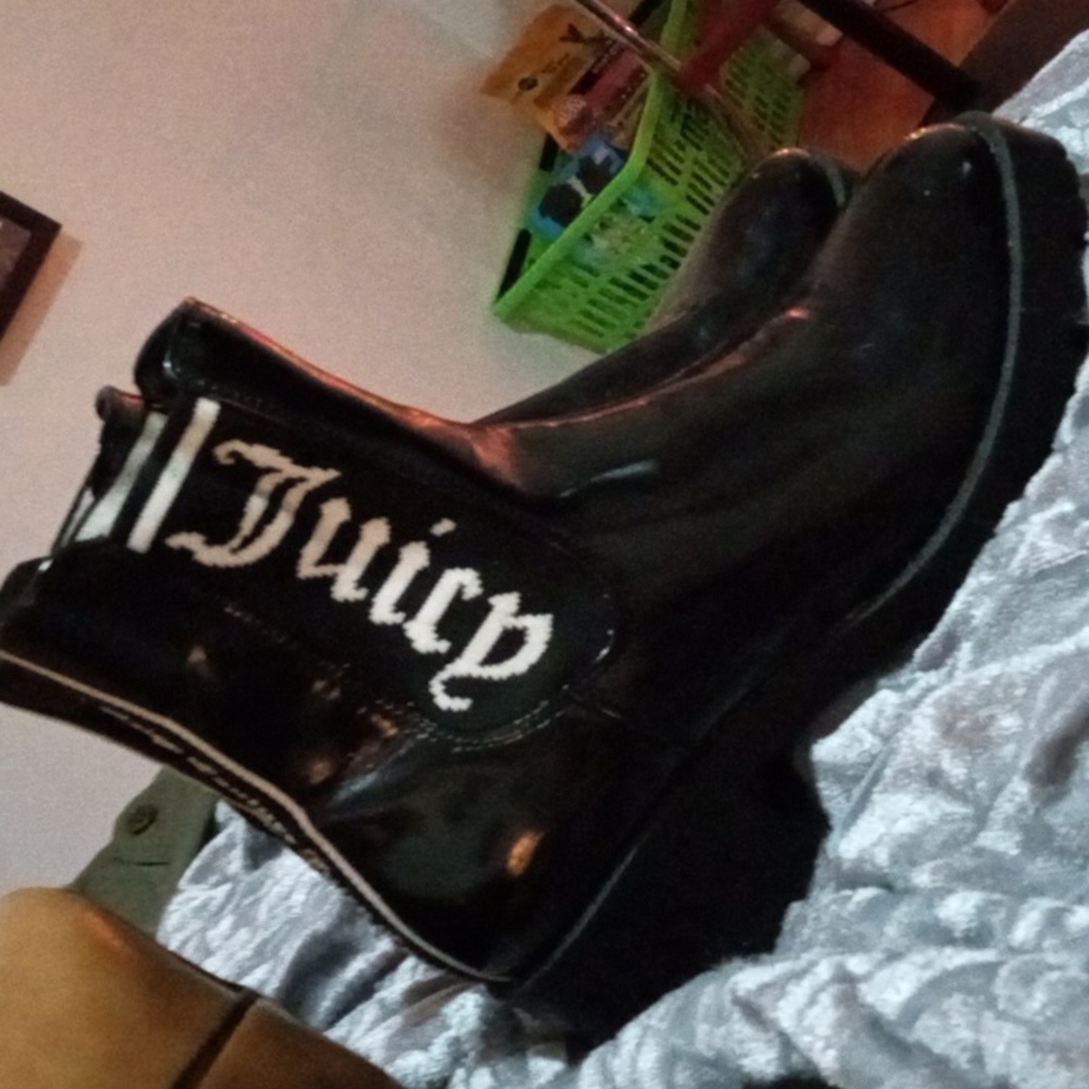 Juicy couture black leather boots size 6